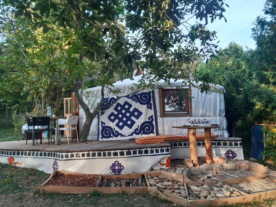 Hotel Jurta Az Erdo Mellett Dezsaval-Keresz-Tanya Pilisszentkereszt Exterior foto